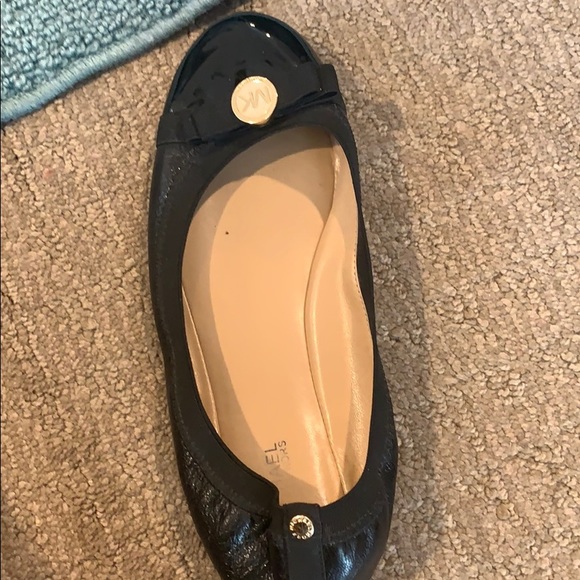 Micheal Kors Purse,matching wallet and 71/2 - Picture 9 of 15